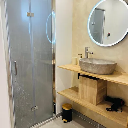 La Suspendue & * Nancy